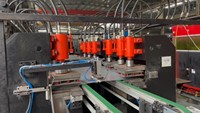 Ligne de production automatique de profilage et de pliage de panneaux de porte en acier, capacité de 100 pièces/heure, 380V