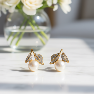 Orecchini pendenti E3599 con foglia d'oro, perla e cristallo per donna, gioielli classici da indossare tutti i giorni - Product Image 2