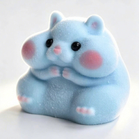 Nouveau Jouet Créatif 2026 en Forme de Hamster Bleu Moelleux Fait Main, Jouet de Décompression à Presser pour Réduire la Tension