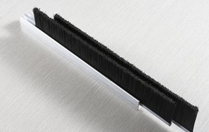 <span class=keywords><strong>Brosse</strong></span> à bandes <span class=keywords><strong>de</strong></span> taille personnalisée en usine Brosses en nylon H/y/F/T/U Bande <span class=keywords><strong>de</strong></span> <span class=keywords><strong>brosse</strong></span> d'étanchéité en alliage d'aluminium <span class=keywords><strong>pour</strong></span> joint inférieur <span class=keywords><strong>de</strong></span> <span class=keywords><strong>porte</strong></span> <span class=keywords><strong>de</strong></span> <span class=keywords><strong>garage</strong></span> - Product Image 6