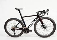 Vélo de route personnalisé en fibre de carbone légère avec 24 vitesses, freins à disque, câblage interne et jeu de roues en carbone pour la course sportive masculine