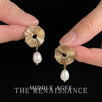 Boucles d'oreilles pendantes rétro ajourées en forme de fleur, plaquées or, avec perles baroques, bijoux vintage pour femme, pour mariage, usage quotidien ou soirée