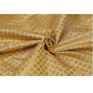 Tissu brocart poly premium brillant, écologique, respirant et léger à motif floral abstrait pour la confection de robes ethniques pour filles - Product Image 1