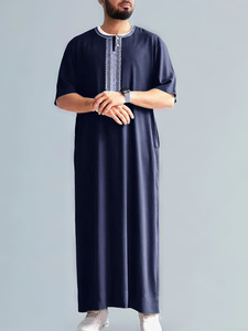 Manufacture Style personnalisé ou Logo ODM Vintage marocain Abaya Robe brodée Style moyen-oriental Polyester soie vêtements musulmans - Product Image 3