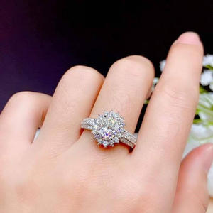 Anello di Diamanti F1406 con Taglio a Pera, Diamante Naturale, Gioiello Romantico da Donna per Fidanzamento - Product Image 3