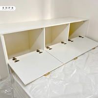 Suite de chambre d'enfant en bois style nordique crème, avec lit tatami, armoire et bureau, mobilier de maison pour petits espaces