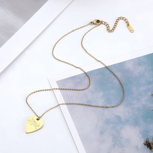 Collar <span class=keywords><strong>de</strong></span> Acero Inoxidable Chapado en Oro <span class=keywords><strong>de</strong></span> 18K con Grabado <span class=keywords><strong>de</strong></span> Púa <span class=keywords><strong>de</strong></span> Guitarra, Resistente al Agua y al Deslustre, para Amantes <span class=keywords><strong>de</strong></span> la Música - Product Image 3