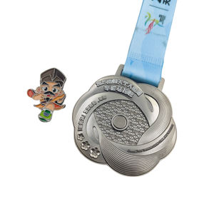 Médaille de la Demi-Marathon de Changzhou Tianning Grand <span class=keywords><strong>Canal</strong></span> 2025 avec aimant intégré et motif fleur de prunier en relief - Product Image 1