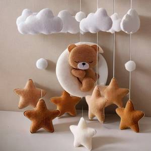 Quantité minimale de commande bas CE CPC produits pour bébés à la main en peluche ours endormi suspendu <span class=keywords><strong>boule</strong></span> de laine peluches en bois musical feutre berceau coran bébé mobiles - Product Image 4