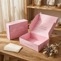 Maßgefertigte Umweltfreundliche Recycelte Rosa Kartonverpackungen mit Schaumstoffeinlage für Schuh- und Kleidungs-Geschenkverpackungen
