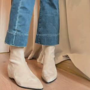 Bottines élégantes en daim à bout pointu avec fermeture éclair arrière, rehaussantes, pour femme, style cowboy, collection 2026 - Product Image 3