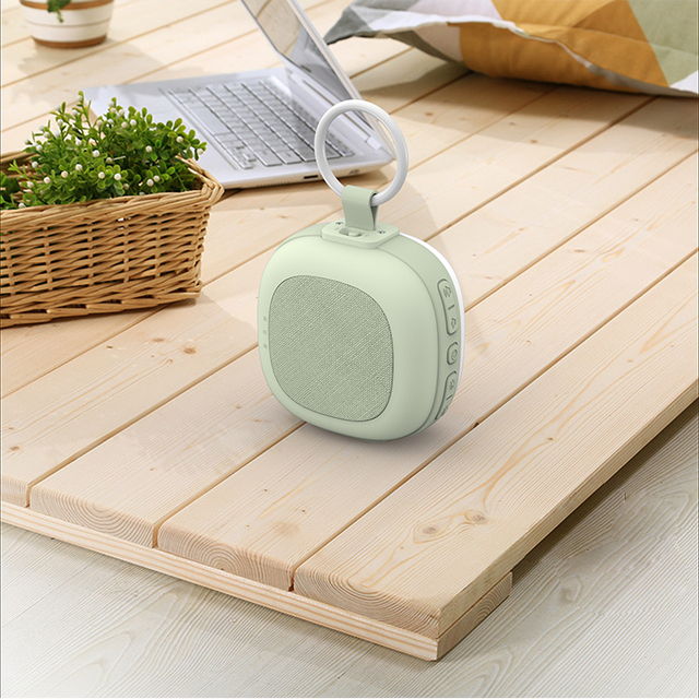 Modern Safety Plastic White Noise Machine Night Light for Baby 32 Sounds Customizable Colors Eco-Friendly Bedroom Living Room