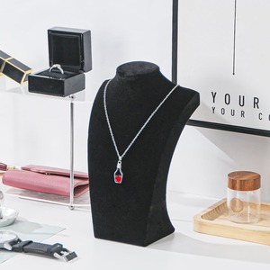 Expositor de Collares de Terciopelo Negro, Soporte Organizador de Joyas para el Hogar o Tienda - Product Image 2