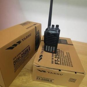 Transceptor VHF FM Yaesu FT-250R/E, Radio Portátil con Pantalla LCD y Batería Recargable - Product Image 4