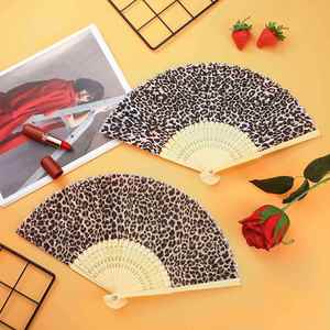 Éventail pliable personnalisé imprimé, portable pour événements extérieurs, mariages, usage quotidien, festivals, fêtes et cadeaux promotionnels professionnels - Product Image 1