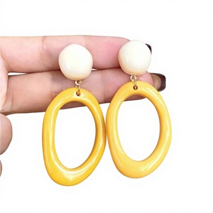 Pendientes de Aro de Resina con Diseño de Nube y Rayo, Blancos, Bonitos y Elegantes, Acrílicos, Nuevos, Coloridos, Modernos, a la Moda, para Fiestas, para Mujer - Product Image 5