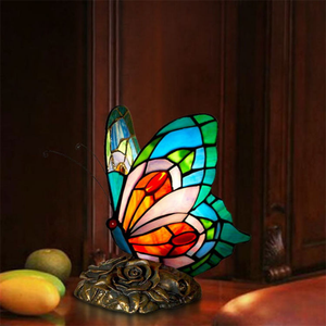 Lampada da Tavolo Moderna Stile <span class=keywords><strong>Tiffany</strong></span> a Forma di Farfalla in Vetro Colorato con Base in Resina LED Retrò Piccola Lampada Ornamentale per Casa e Camera da Letto - Product Image 1