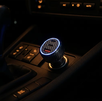 Chargeur de voiture USB compact, ne bouchant pas la vue, pour une utilisation en conduite, avec charge rapide et sécurisée