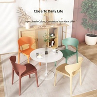 Chaise de salle à manger, de restaurant ou de cuisine en polypropylène, flexible, empilable, respirante, avec dossier perforé