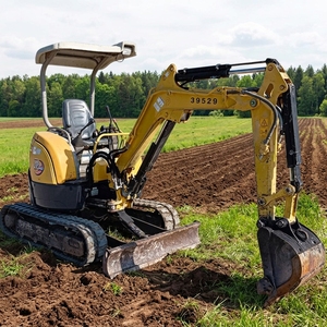 Mini excavadora usada modelo 2017 de bajo precio, 2.5 toneladas, original de Japón, mini excavadora usada para granja, mini excavadora usada Yanmar, mini excavadora. - Product Image 1