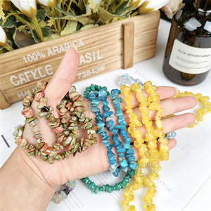Pulsera de Piedras Naturales Curativas con Virutas de Cristal de Colores al por Mayor para Uso Diario - Product Image 4