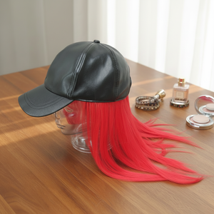 Gorra <span class=keywords><strong>de</strong></span> Béisbol <span class=keywords><strong>de</strong></span> Cuero PU <span class=keywords><strong>de</strong></span> Alta Calidad, Ajustable, Unisex, al por Mayor, con Peluca Negra y Roja, <span class=keywords><strong>Pelucas</strong></span> <span class=keywords><strong>de</strong></span> Color Personalizado para Mujer, OEM, Barata - Product Image 1