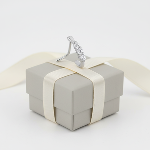 Piercing de Nariz Triple Gems em Aço Cirúrgico 20G, Joia de Nariz, Joia Corporal da Moda para Mulheres e Homens - Product Image 5