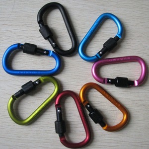 คาราบิเนอร์อลูมิเนียมอัลลอยด์แบบล็อคสองชั้น 8 ซม. สำหรับกระเป๋าเป้กลางแจ้ง ตะขอรูปตัว D พร้อมตัวล็อคแบบสกรู ใช้งานได้หลากหลาย - Product Image 2
