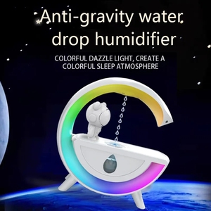 Nueva Lámpara Nocturna RGB con Forma de Astronauta y Nube de Lluvia, Humidificador Antigravedad con Instalación USB, Difusor de Agua Evaporativa - Product Image 4
