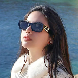 Lunettes de soleil œil de chat à monture intégrale UV400 style Y2K pour femme – Protection solaire et déclaration de mode - Product Image 3