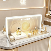 Support de présentation cosmétique lumineux en acrylique de luxe pour soins de la peau et maquillage, personnalisé et pré-assemblé