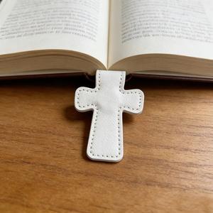 Segnalibri Magnetici Personalizzati in Ecopelle, Segnapagina Magnetico, Regalo per Lettori, Segnalibro in Similpelle Inciso al Laser - Product Image 6