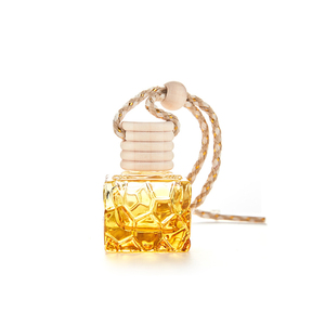 Penyegar udara cair <span class=keywords><strong>Diffuser</strong></span> parfum mobil, botol kaca <span class=keywords><strong>Mini</strong></span> persegi warna-warni portabel kosong gantung minyak kecil tutup kayu - Product Image 4
