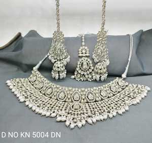 Ensemble de bijoux fantaisie plaqué or faits à la main pour femmes, pour mariages et soirées, personnalisable, produit en gros - Product Image 1