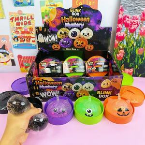 Venta al por mayor: Caja de 12 unidades de juguetes blandos de Halloween con forma de dumpling, fantasma, calabaza, juguete de apretar misterioso, dumplings blandos con purpurina, caja sorpresa, juguete blandito. - Product Image 1