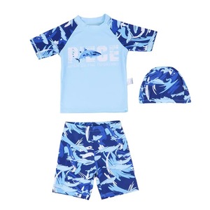 3 pièces <span class=keywords><strong>maillot</strong></span> <span class=keywords><strong>de</strong></span> <span class=keywords><strong>bain</strong></span> pour petit bébé personnalisé pour garçons manches courtes <span class=keywords><strong>maillot</strong></span> <span class=keywords><strong>de</strong></span> <span class=keywords><strong>bain</strong></span> <span class=keywords><strong>maillot</strong></span> <span class=keywords><strong>de</strong></span> soleil Upf 50 + <span class=keywords><strong>maillot</strong></span> <span class=keywords><strong>de</strong></span> <span class=keywords><strong>bain</strong></span> avec chapeau <span class=keywords><strong>de</strong></span> soleil pour 2 à 6 ans - Product Image 2