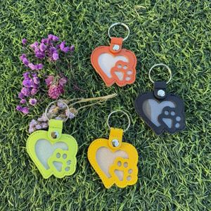 Wholesale Pu Leather Heart Shape Paw Print Photo Keychain Custom <b>Memorial</b> <b>Gift</b> Pet Lover Keyring Accessory - Product Image 1