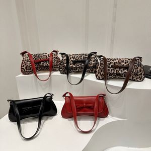 Bolsos artesanales/manuales de polipropileno tejido, impermeables y de gran capacidad para mujeres y niñas, con logo. - Product Image 1