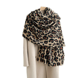 Zifeng OEM mode écharpe imprimé léopard pour l'automne et l'hiver femmes moderne <span class=keywords><strong>sauvage</strong></span> beauté cachemire chaud châle - Product Image 4