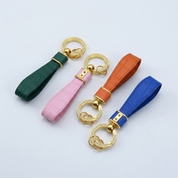 Porte-clés en cuir microfibre avec logo personnalisé, motif crocodile gaufré, anti-chute, ornement de sac à dos, accessoires de porte-clés