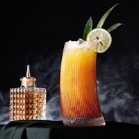 Verre en verre rayé résistant à la chaleur en forme de croissant pour boissons froides, café, whisky – Style tendance pour bar à domicile et réseaux sociaux