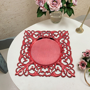 <span class=keywords><strong>Assiette</strong></span> de présentation carrée en plastique PP ajourée et colorée à la main, 12 pouces, rouge, motif végétal classique, pour mariage et événements, style européen - Product Image 4