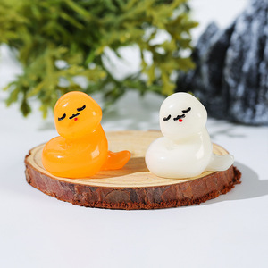 Lindas figuras de serpiente pequeñas que brillan en la oscuridad, accesorios decorativos de resina plástica para decoración de habitación de niños de 7 a 12 años, Unisex - Product Image 3