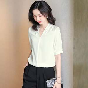 Camisa de seda Lisa suelta para mujer, verano, cuello en V, Color sólido, estilo informal adelgazante juvenil para Primavera, tejida con logotipo frontal - Product Image 4