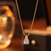 Collier tendance avec fleur en CZ, chaîne de clavicule au design unique pour femmes, bijou polyvalent à porter au quotidien, cadeau