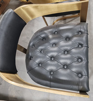 Tabouret de bar à dossier en forme de T au design de luxe Tabouret de bar à bras coniques en acier inoxydable doré haut de gamme Chaises de bar en cuir pour café d'hôtel