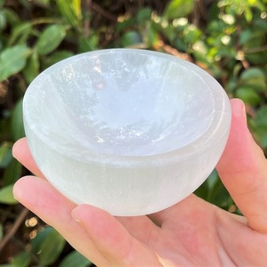 Bol en sélénite naturelle sculptée à la main nettoyage spirituel amour charge parfaite cristaux purifiants <span class=keywords><strong>idée</strong></span> <span class=keywords><strong>cadeau</strong></span> - Product Image 3