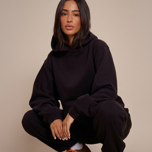 Sweat-shirt à capuche noir surdimensionné pour femme, en tissu de qualité supérieure, décontracté, à manches longues, avec poche avant. - Product Image 3