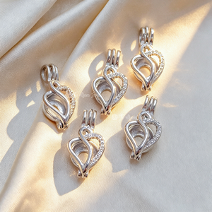 Muses Jewels Pendentif médaillon cage à perles creuses en forme <span class=keywords><strong>de</strong></span> cœur entrelacé en acier inoxydable incrusté <span class=keywords><strong>de</strong></span> diamants, fournitures pour la fabrication <span class=keywords><strong>de</strong></span> <span class=keywords><strong>bijoux</strong></span> DIY - Product Image 2