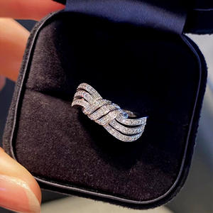 Anello di Diamanti T0531 per Donna, Lussuosa Fede Nuziale con Taglio Brillante Rotondo, Diamanti Naturali Colore G, Placcato in Oro 18K - Product Image 3